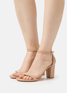 NEARLY - сандалии с ремешком