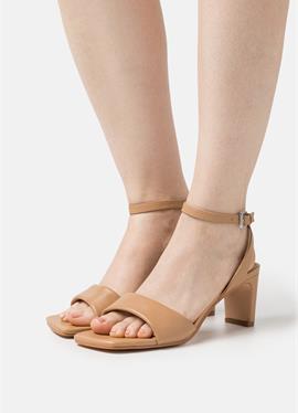 SEREN STRAP - сандалии с ремешком