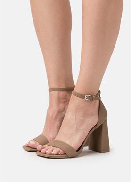 LUSITA - сандалии с ремешком