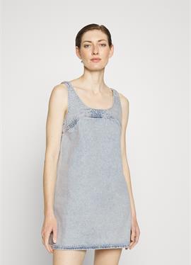 MICRO FLARE DRESS - джинсовое платье