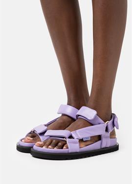 FLORA - сандалии с ремешком