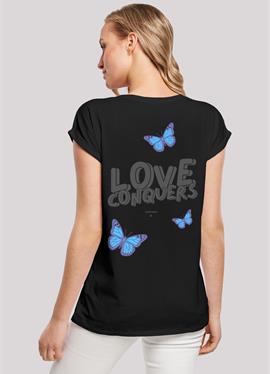 LOVE CONQUERS - футболка print