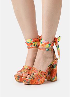 PIERRA PLATFORM - сандалии на высоком каблуке
