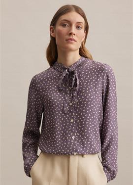 Стоячий воротник - блузка рубашечного покроя