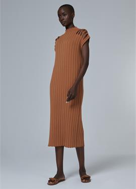 SHOULDER CUT-OUT - вязаное платье