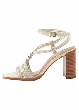 SIGNATURE LEATHER KNOTTED STRAP BLOCK HEELED SANDALS - сандалии с ремешком