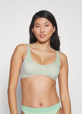 THE SMOOTHING WAVE PADDED BRALETTE - бюстье