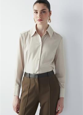 Стандартный крой SHINY TEXTURED COMFORTABLE CUT - блузка рубашечного покроя
