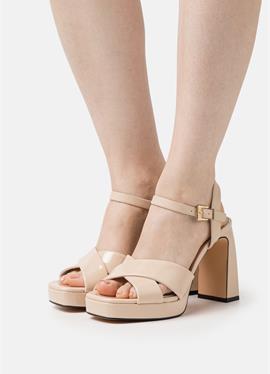 CHERRY CROSS - сандалии на высоком каблуке