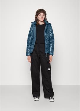 ESSENTIAL - зимняя куртка Calvin Klein