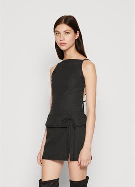 TALI BELTED MINI DRESS - платье