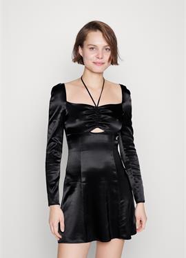CUT OUT RUCHED DETAILING DRESS - платье