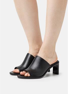 CURVED STILETTO MULE - шлепанцы hoch